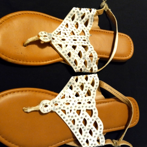 Sandles - Picture 1 of 3